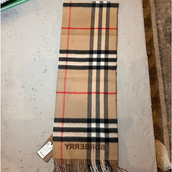 Burberry Cashmere scarf with a double-sided Colors Archive Beige And Birch Brown - Picture 8 of 9